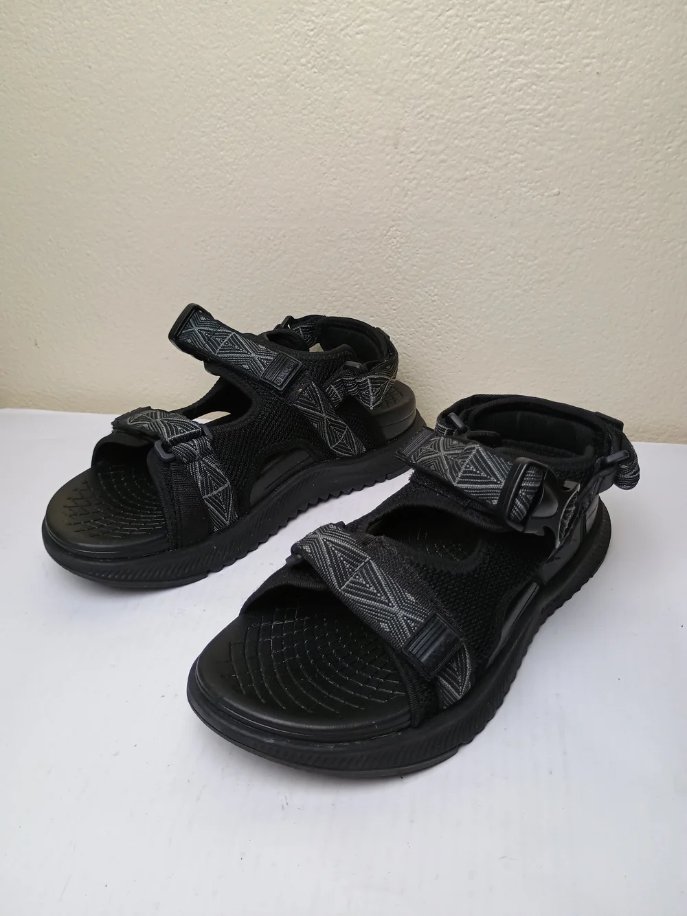 Oncai Men's 9 Black Hiking Sandals with Arch Support Adjustable Straps Outdoor